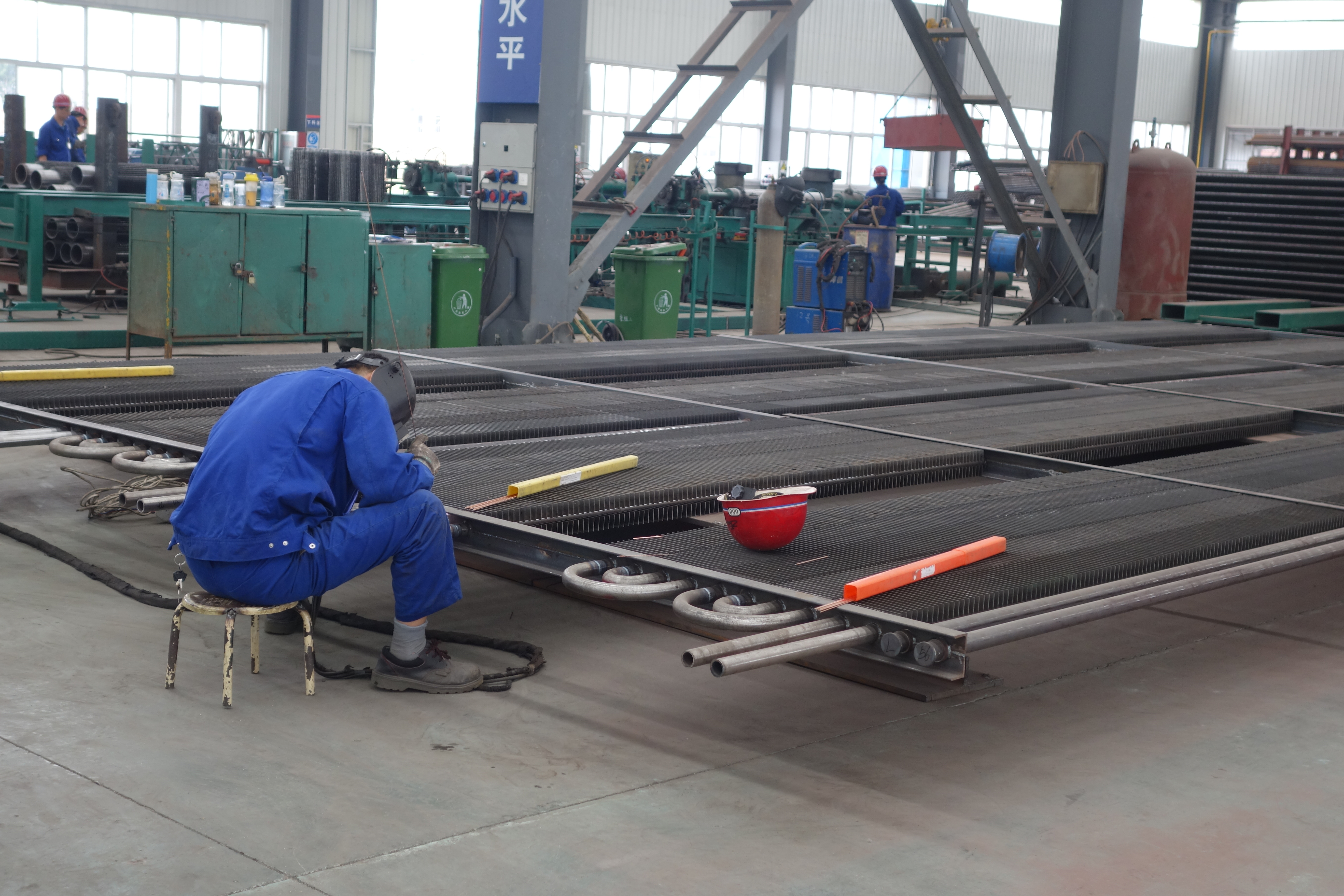 車間工人忙生產